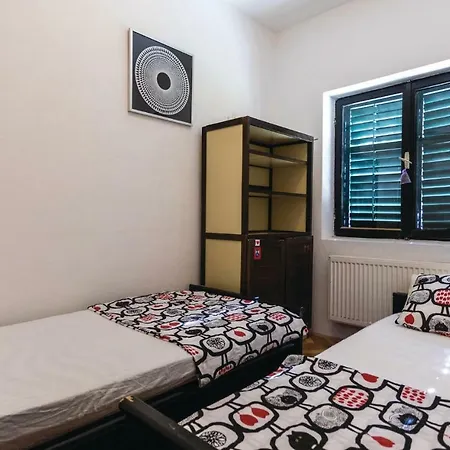 Two-bedroom Holiday In Bacinska Jezera *