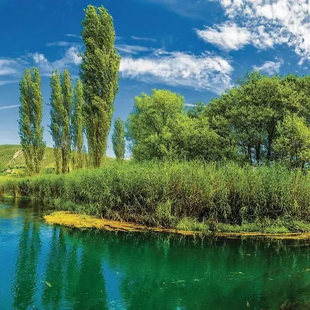 Two-bedroom Holiday In Bacinska Jezera *
