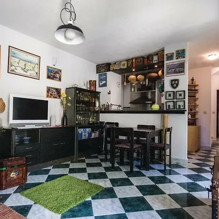 Two-bedroom Holiday In Bacinska Jezera *