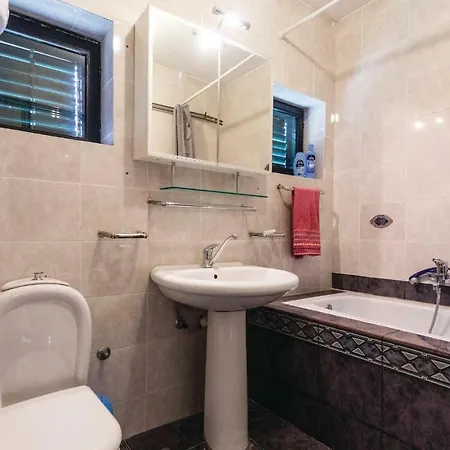 Two-bedroom Holiday In Bacinska Jezera * Pijavice